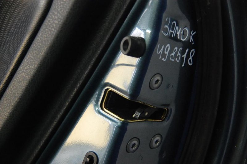 Замок двери задний правый MATRIX 02-08 Замок двери задний правый MATRIX 02-08