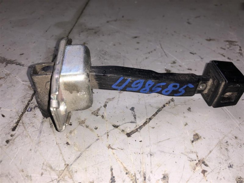 Ограничитель двери передний правый MITSUBISHI OUTLANDER XL 05-13 Б/У