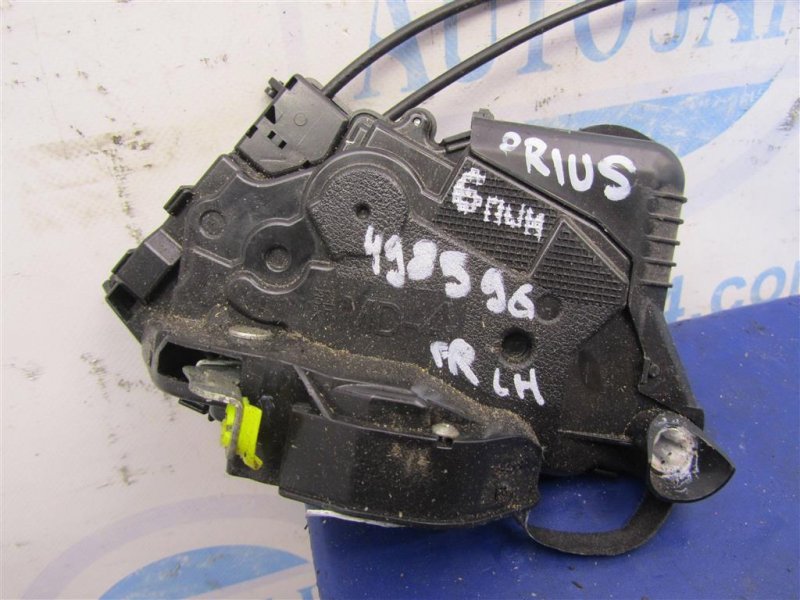 Замок двери передний левый TOYOTA PRIUS - 20 03-11 6904047060 Б/У