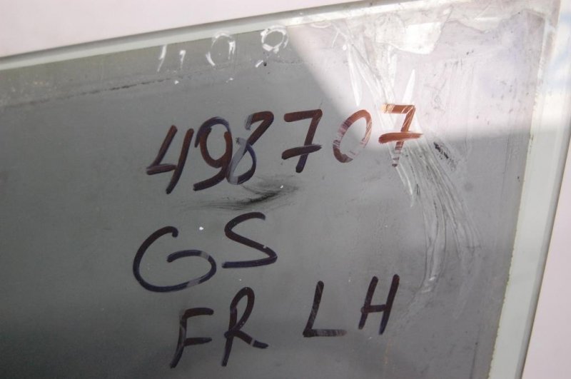 Стекло двери переднее левое GS350 GS300 05-11 Стекло двери переднее левое GS350 GS300 05-11