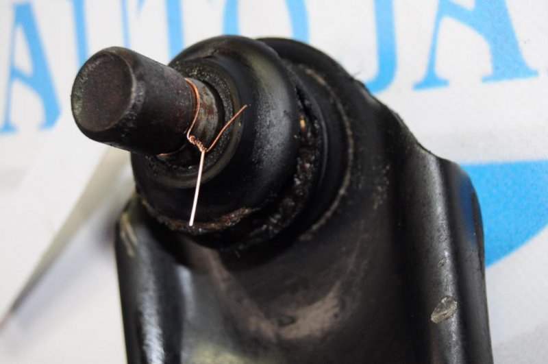 Рычаг передней подвески нижний передний правый MAZDA 3 BK 03-08