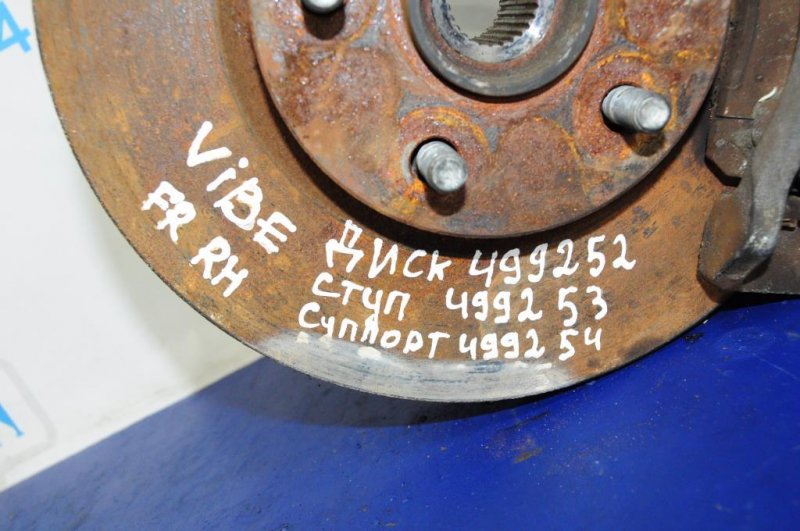 Кулак поворотный передний правый TOYOTA MATRIX 02-08