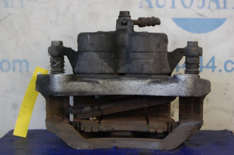 Суппорт тормозной передний правый INFINITI M35/M45 04-10 Суппорт тормозной передний правый INFINITI M35/M45 04-10