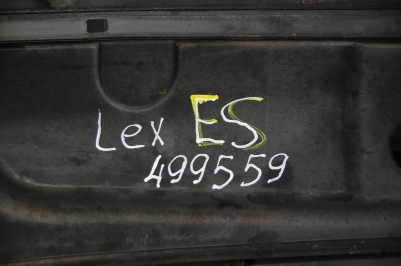 Пластик под лобовое стекло / Жабо ES350 06-12