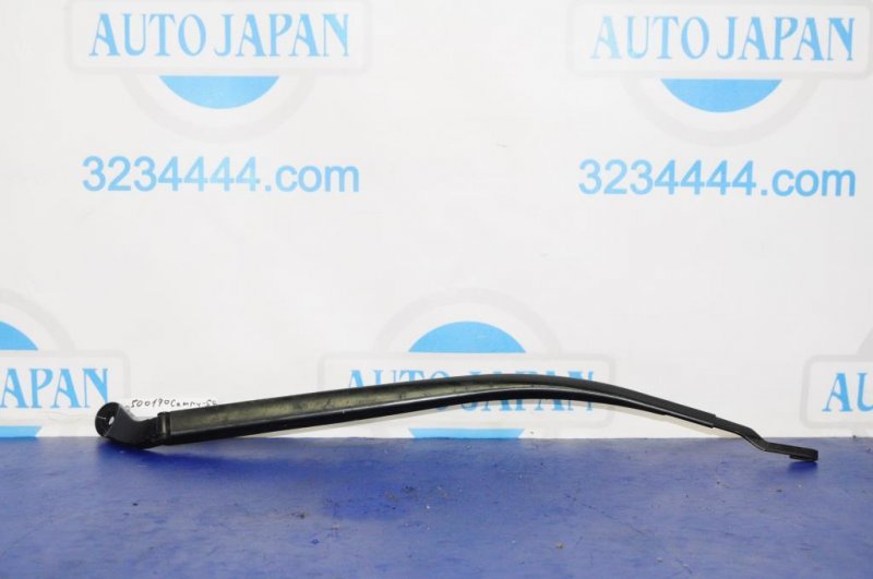 Поводок стеклоочистителя передний TOYOTA CAMRY 50 12-15 Б/У