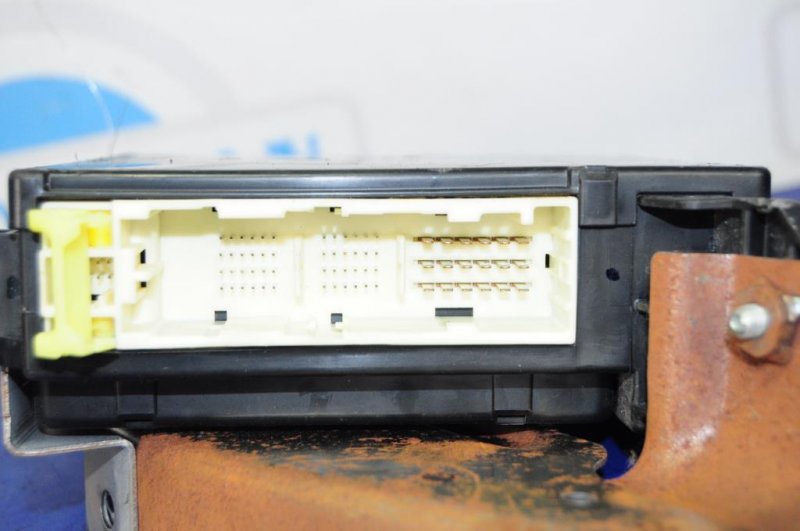 Блок предохранителей салон TUNDRA 07-13