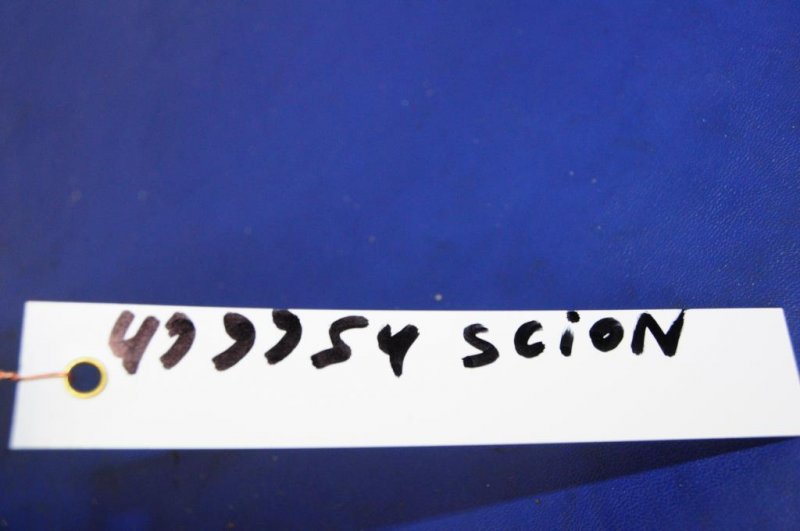 Поводок стеклоочистителя передний TC 04-10