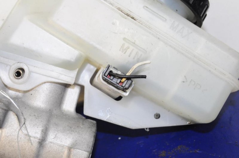 Главный тормозной цилиндр INFINITI M35/M45 04-10 Главный тормозной цилиндр INFINITI M35/M45 04-10