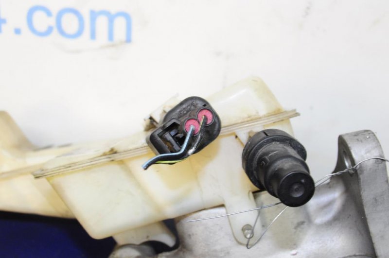 Главный тормозной цилиндр MAZDA 3 BK 03-08