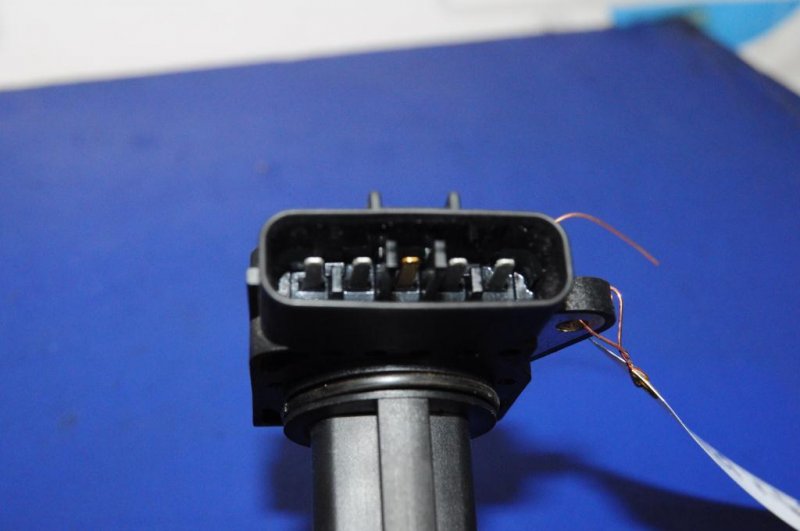 Расходомер воздуха TOYOTA MATRIX 02-08