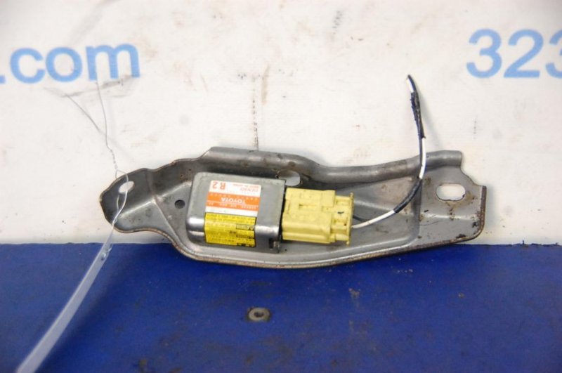 Датчик удара задний правый LEXUS GS350 GS300 05-11 89833-30020 Б/У