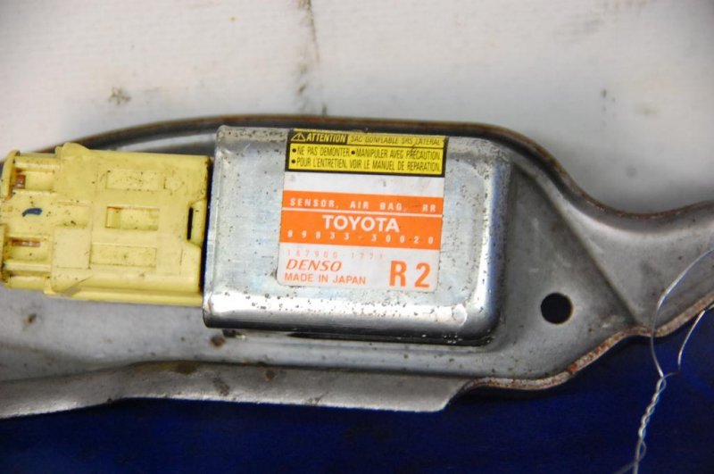 Датчик удара задний правый GS350 GS300 05-11