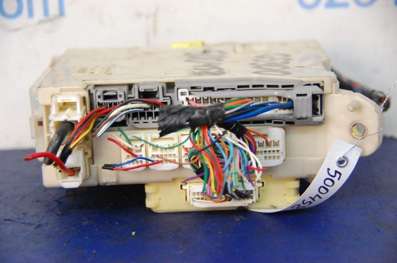 Блок предохранителей салон LEXUS GS350 GS300 05-11 Блок предохранителей салон LEXUS GS350 GS300 05-11