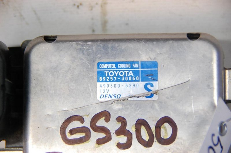 Блок управления вентилятором радиатора GS350 GS300 05-11