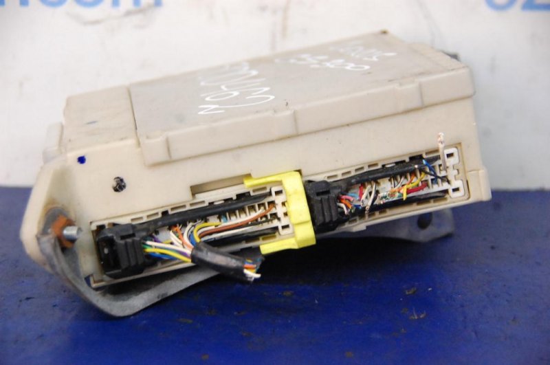 Блок предохранителей моторный отсек GS350 GS300 05-11