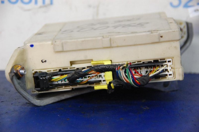 Блок предохранителей моторный отсек GS350 GS300 05-11