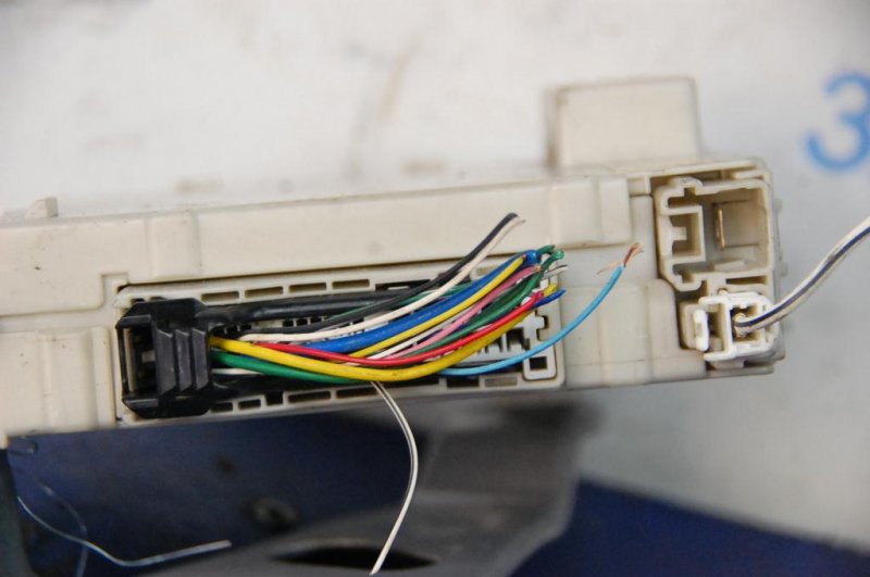 Блок предохранителей салон задний LEXUS GS350 GS300 05-11 Блок предохранителей салон задний LEXUS GS350 GS300 05-11