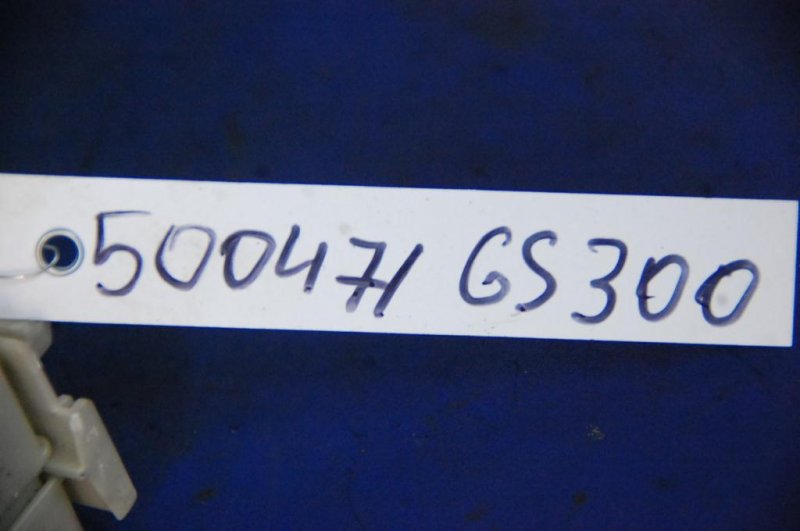 Блок предохранителей салон задний GS350 GS300 05-11 Блок предохранителей салон задний GS350 GS300 05-11