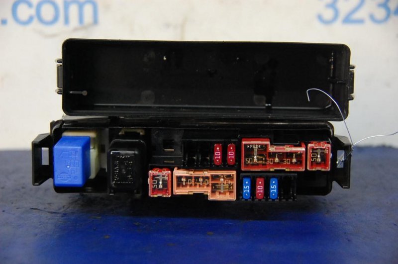 Блок предохранителей моторный отсек INFINITI M35/M45 04-10 24372-AL500 Б/У