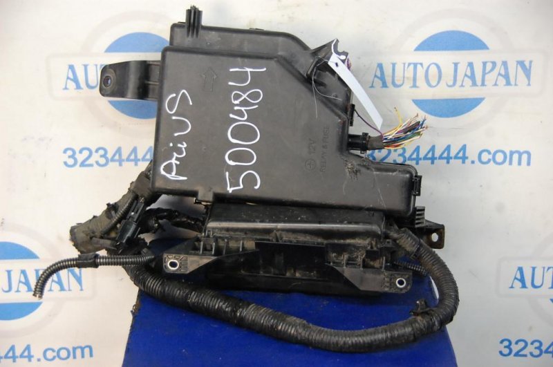 Блок предохранителей моторный отсек PRIUS - 30 09-17