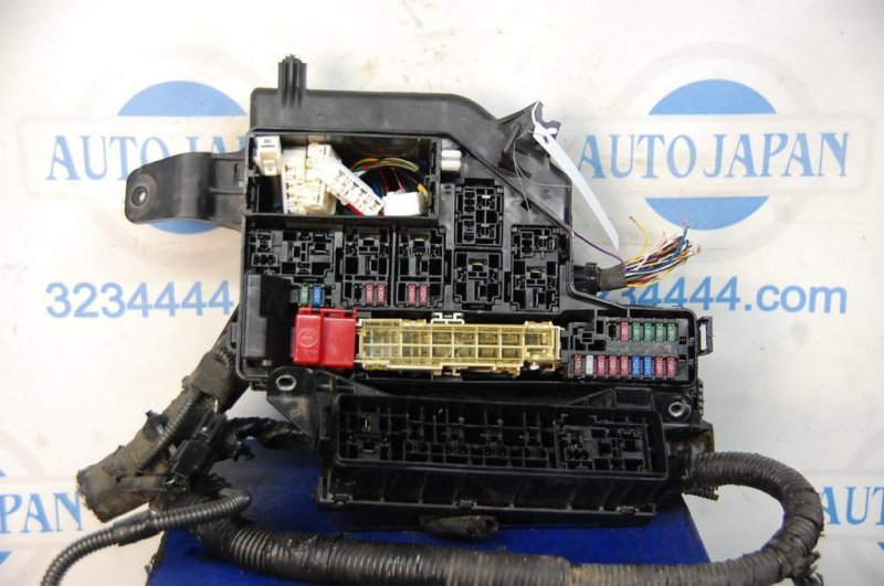 Блок предохранителей моторный отсек TOYOTA PRIUS - 30 09-17 Б/У