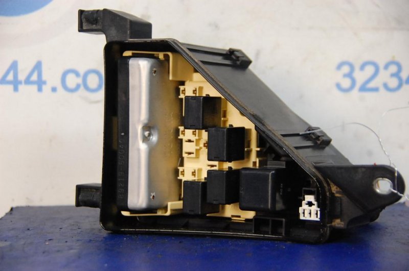 Блок предохранителей моторный отсек LEXUS LS430 00-06 89211-50010 Б/У