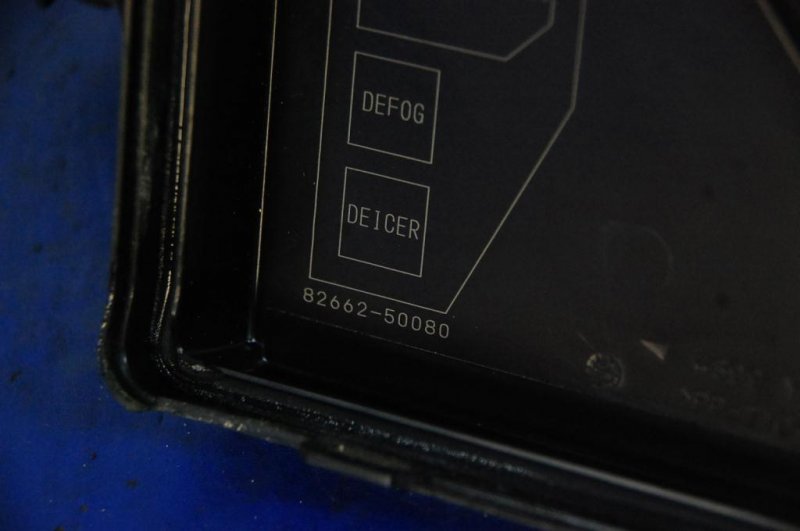 Блок предохранителей моторный отсек LEXUS LS430 00-06