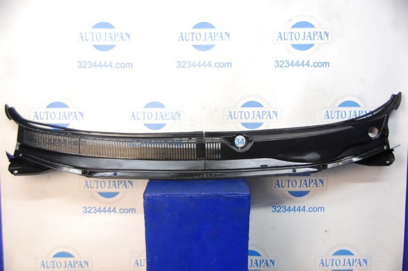 Пластик под лобовое стекло / Жабо TOYOTA MATRIX 02-08 55708-02200 Б/У