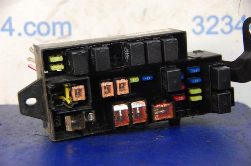 Блок предохранителей моторный отсек SUBARU IMPREZA 00-07 GD/GG 82231FE040 Б/У