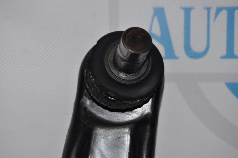 Рычаг передней подвески нижний передний левый OUTLANDER XL 05-13