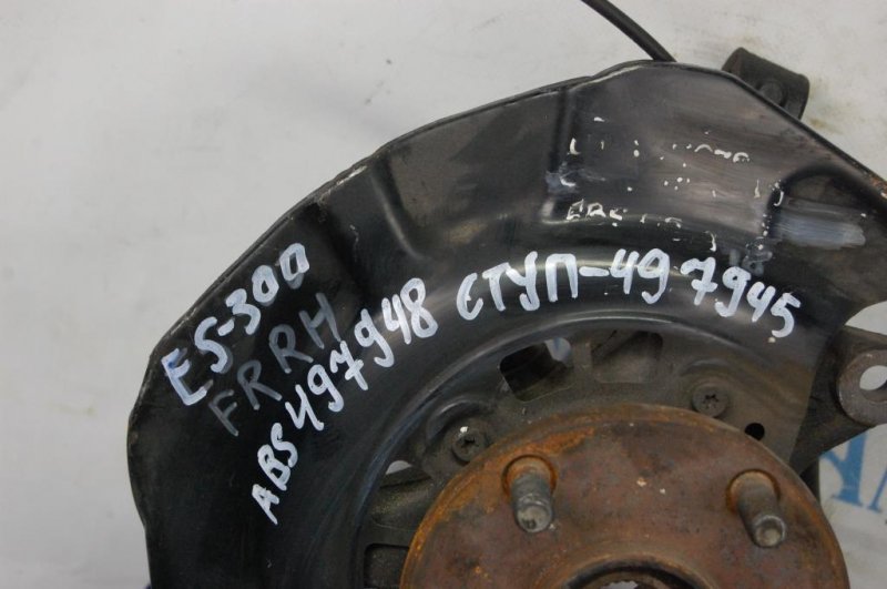 Кулак поворотный передний правый ES300 ES330 01-06