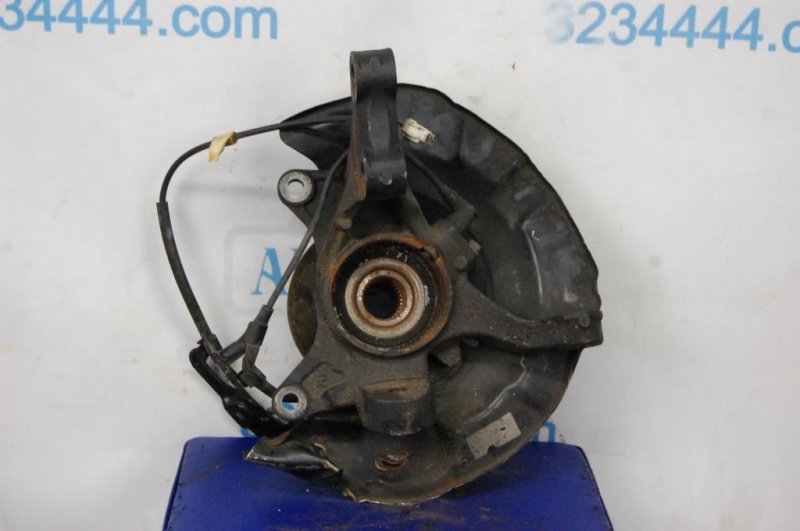 Кулак поворотный передний правый LEXUS ES300 ES330 01-06