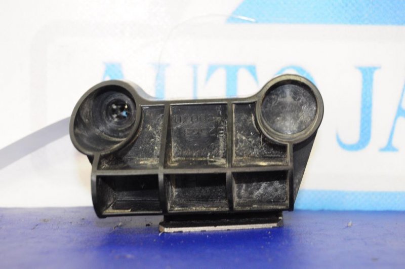 Кронштейн заднего бампера задний левый LEXUS GS350 GS300 05-11 52563-30070 Б/У