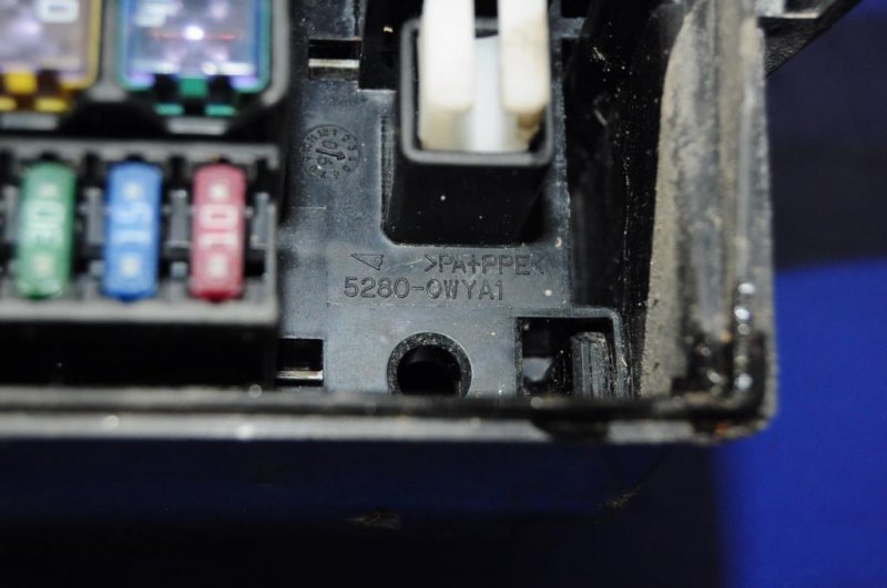 Блок предохранителей моторный отсек 6 GG 02-07 Блок предохранителей моторный отсек 6 GG 02-07