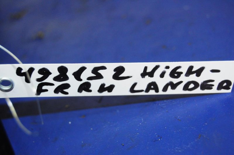 Брызговик передний правый TOYOTA HIGHLANDER 01-07 Б/У