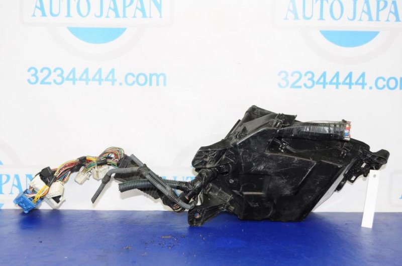 Запчасть блок предохранителей моторный отсек LEXUS GS350 GS300 05-11 Б/У Блок предохранителей моторный отсек LEXUS GS350 GS300 05-11 Б/У