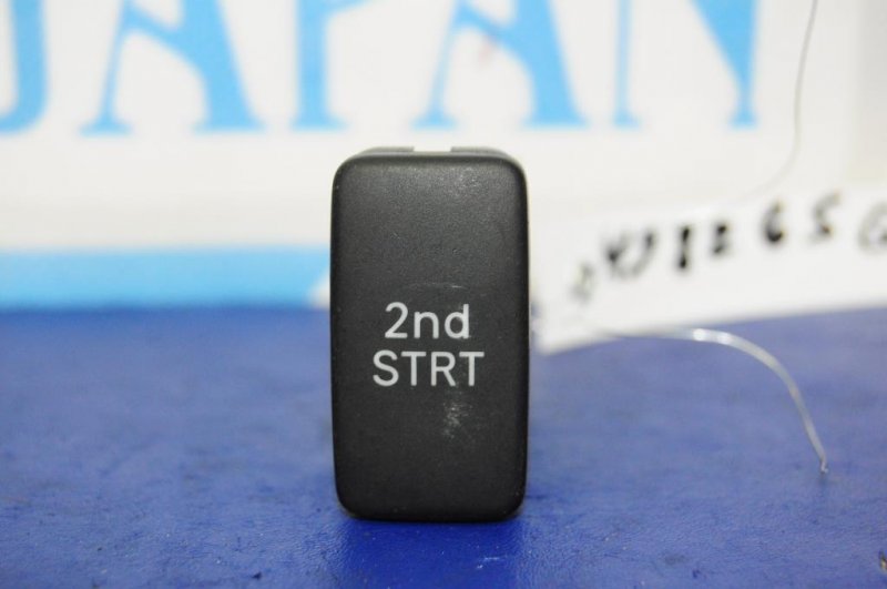 Кнопка LEXUS GX470 02-09 84720-60130 Б/У