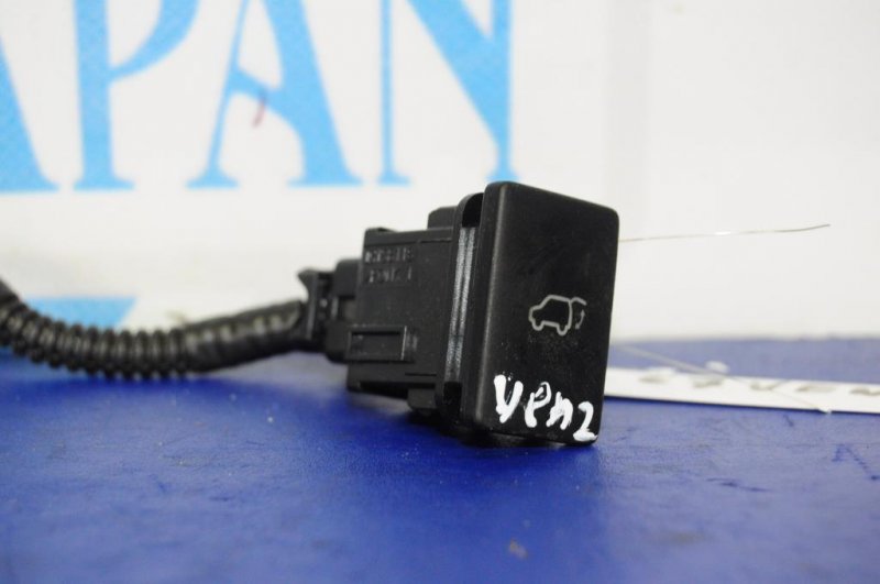 Кнопка закрывания крышки багажника TOYOTA VENZA 09-16