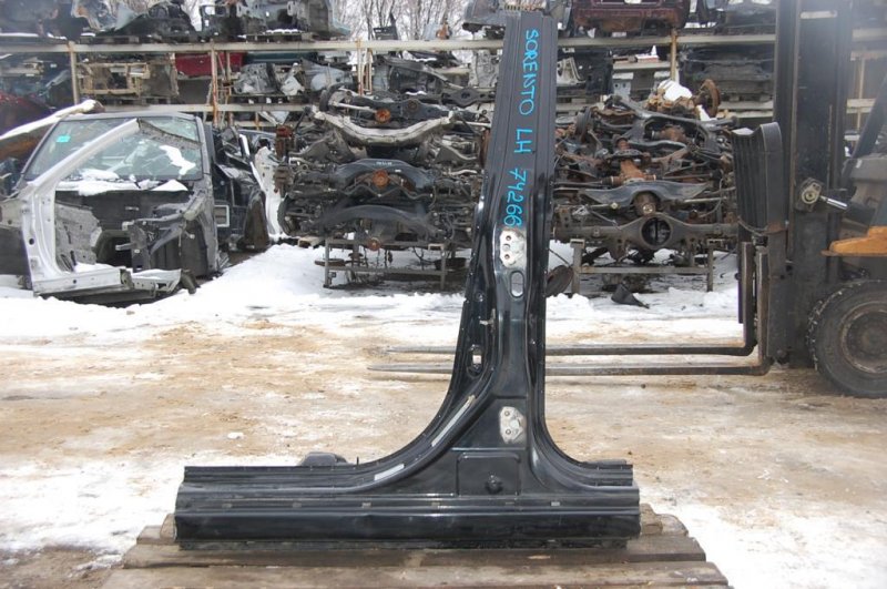 Стойка кузова средняя левая KIA SORENTO BL 02-09 71101-3E1B1 Б/У