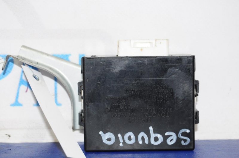 Блок управления освещением TOYOTA SEQUOIA 01-07 81980-0C010 Б/У