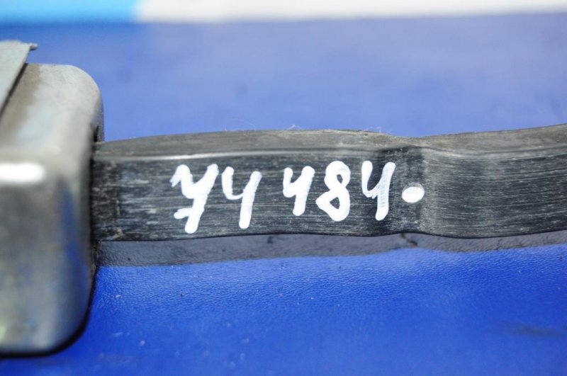 Ограничитель двери задний правый TOYOTA AURIS 06-12 Б/У