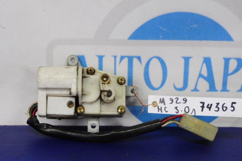 Моторчик заслонки печки MAZDA 929 HC 86-91 HE22-61-B60 Б/У