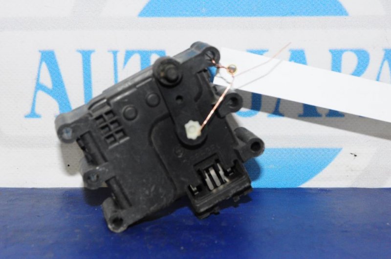 Моторчик заслонки печки MAZDA 6 GG 02-07 Б/У