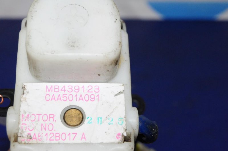 Моторчик заслонки печки MITSUBISHI SIGMA 90-96