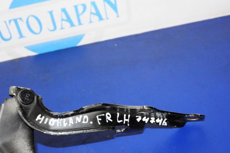 Петля капота левая TOYOTA HIGHLANDER 01-07 Б/У