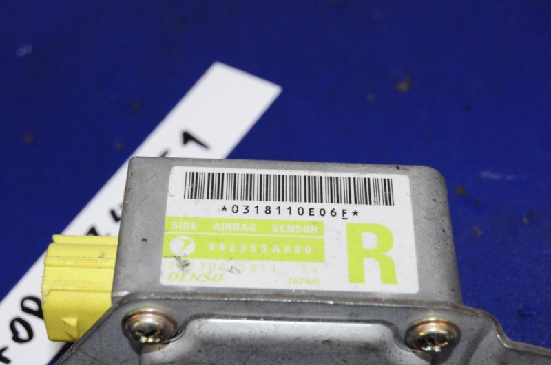 Датчик удара SUBARU FORESTER SG 02-07 98235SA000 Б/У