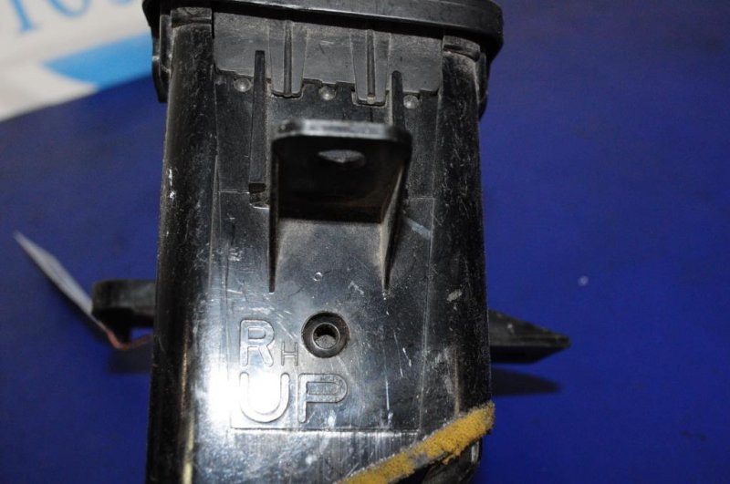 Дефлектор воздушный NISSAN MAXIMA A32 94-99 Б/У