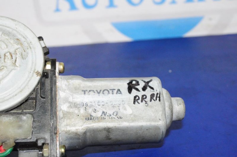 Моторчик стеклоподъемника задний правый RX300/330/350/400 03-09
