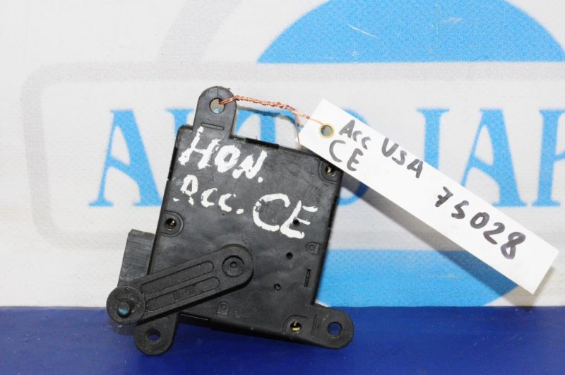 Моторчик заслонки печки HONDA ACCORD CE 95-98 Б/У