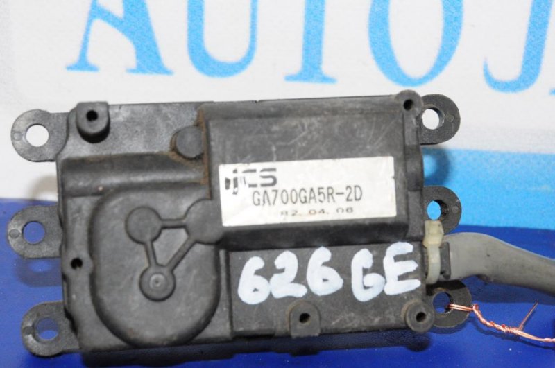 Запчасть моторчик заслонки печки MAZDA 626 GE 91-97 GA700GA5R-2D Б/У Моторчик заслонки печки MAZDA 626 GE 91-97 GA700GA5R-2D Б/У